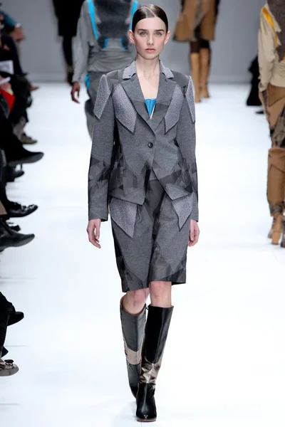 Look 14